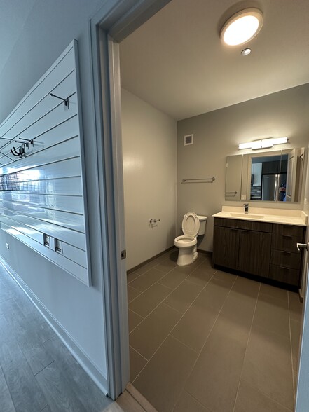 Building Photo - 1027 W Addison St