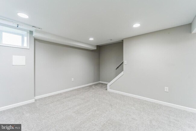 Building Photo - 3422 Dunran Rd