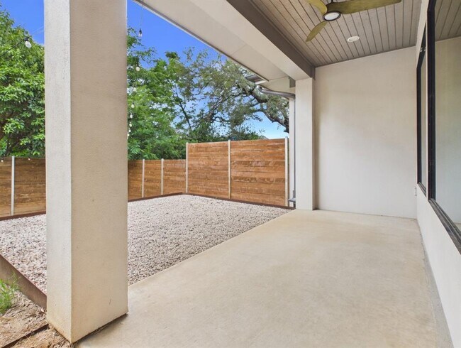 Building Photo - 4402 Mt Vernon Dr