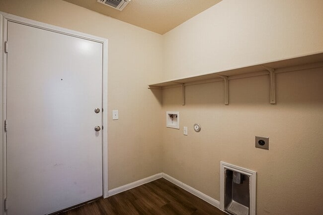 Building Photo - 708 Comal Run