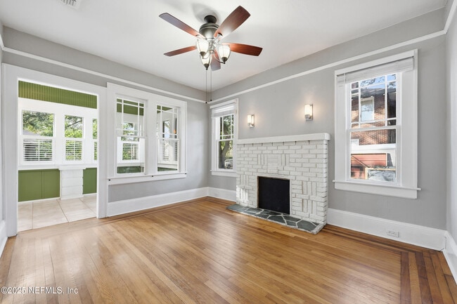 Building Photo - 1047 Cherry St