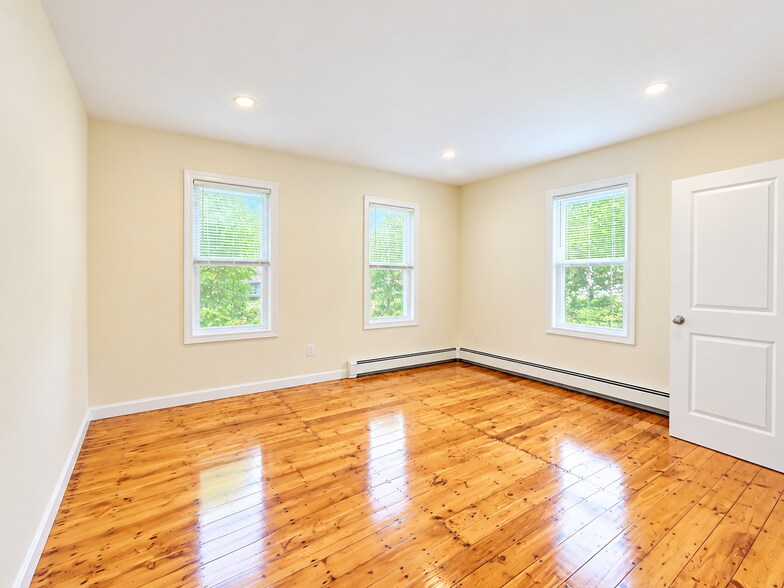 Bedroom 1 - 364 Water St