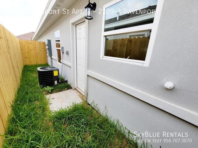 Building Photo - 2109 Davenport St