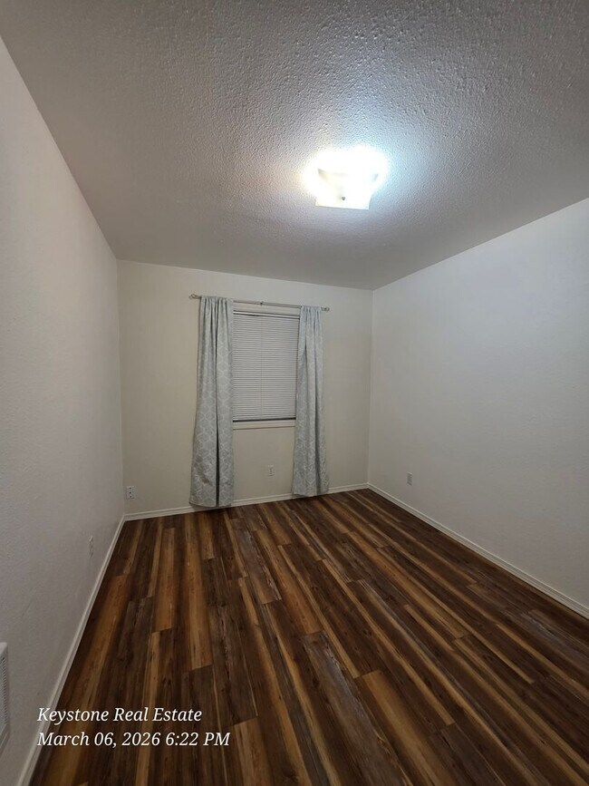 Building Photo - 15454