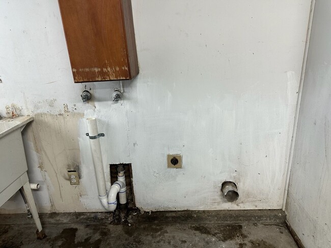 Building Photo - 1434 W Monte Vista Ave