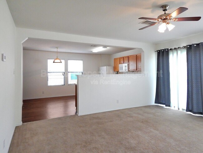 Building Photo - 211 Quince Flower