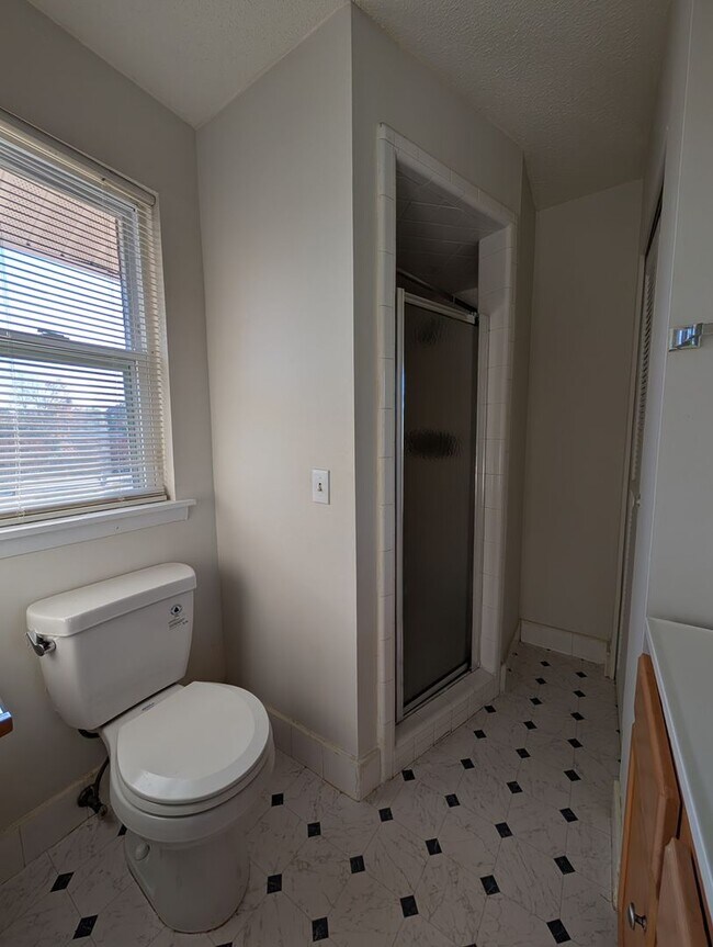 Building Photo - 2 Bedroom Walking Distance to NCSU!