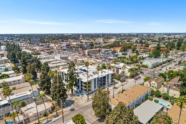 Building Photo - 6363 Tyrone Ave