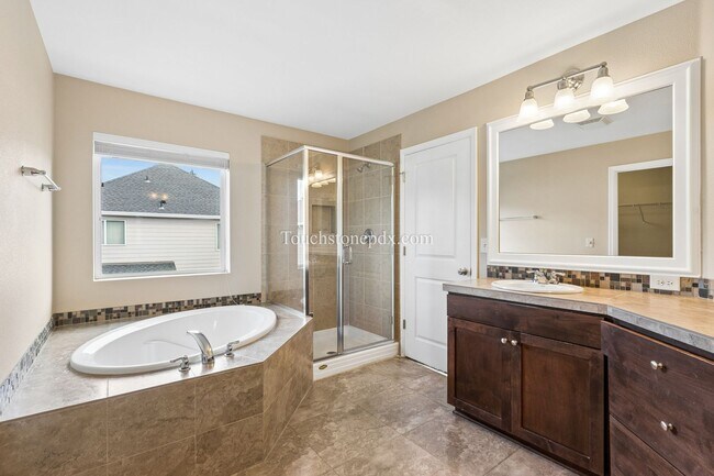 Building Photo - Spacious 4 BR 2.5 BA Home in Damascus