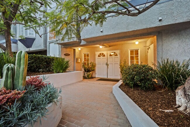 Building Photo - 10627 Ashton Ave