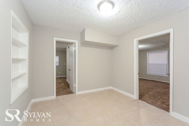 Building Photo - Cute, cozy and comfortable