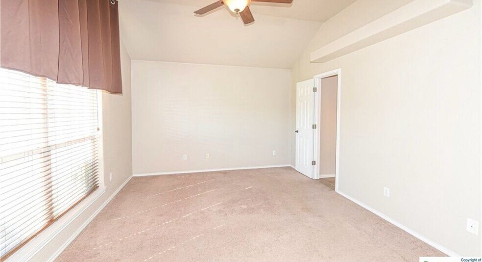 Building Photo - 2501 Lindsey Dr