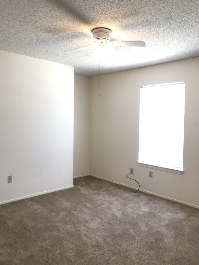 Building Photo - Single Family Home