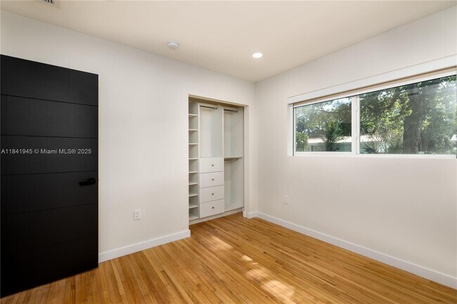 Building Photo - 1761 NE 139th St
