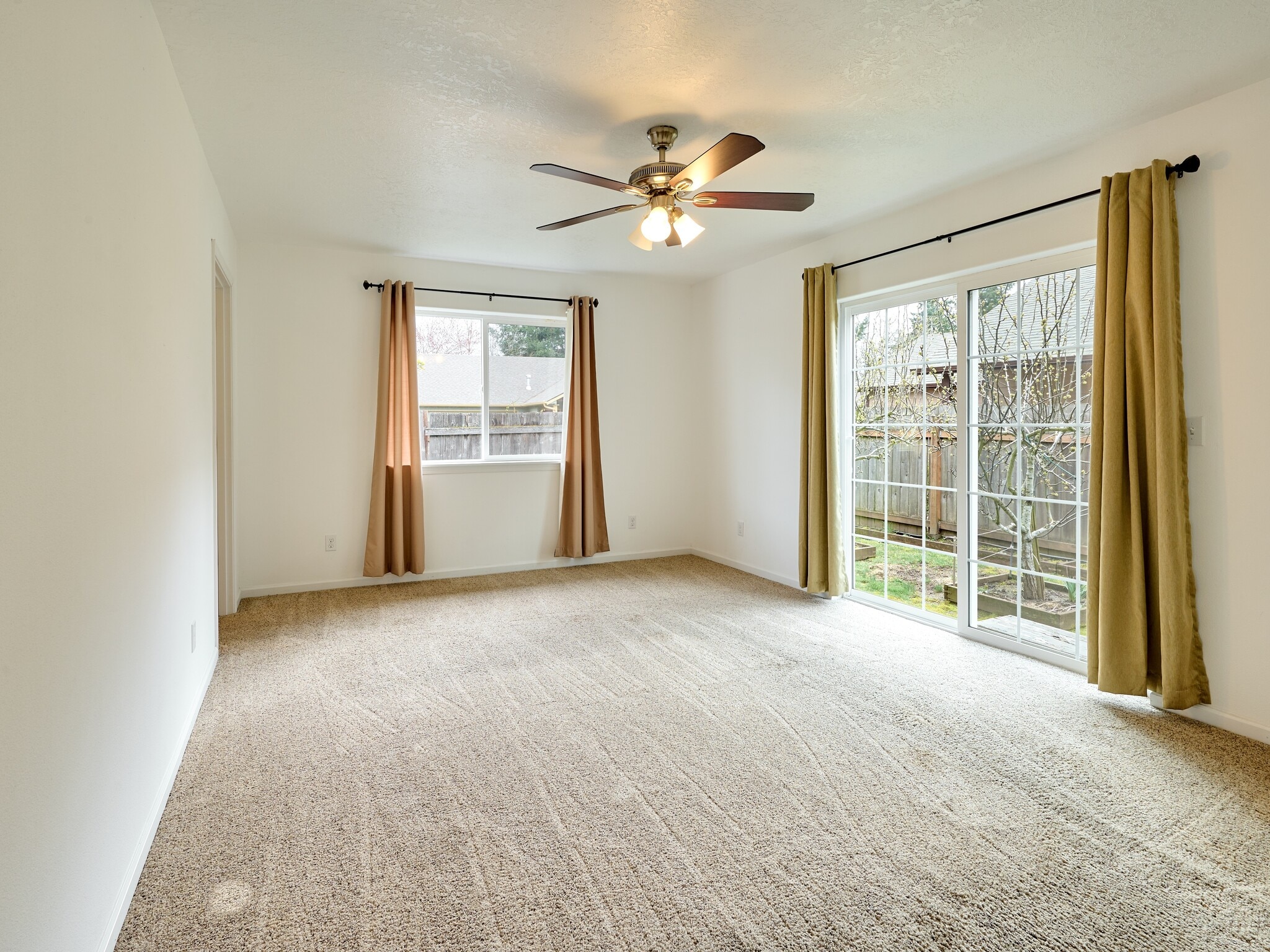 Building Photo - 1214 Alder Dr NE