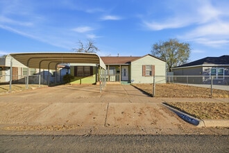 Building Photo - 2604 2nd Pl