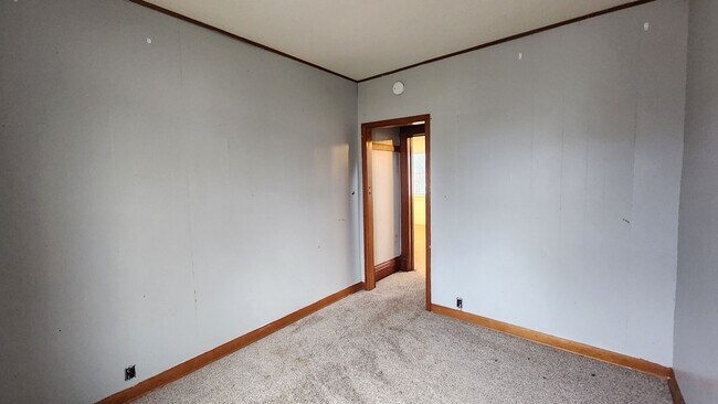 Building Photo - 3 Bed 1 Bath Home with Garage