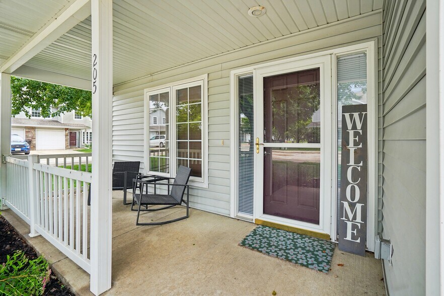 Building Photo - 2100 Meadow Chase Ln