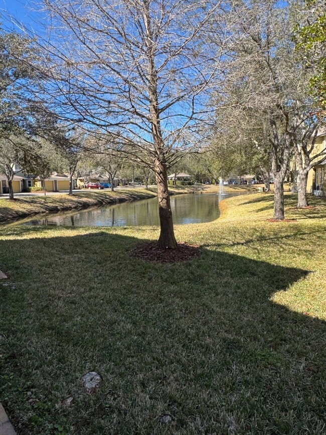 Building Photo - "Charming 3-Bed Oasis in Tampa's Heart – Spacious 1,443 Sq. Ft. with 2.5 Baths!"