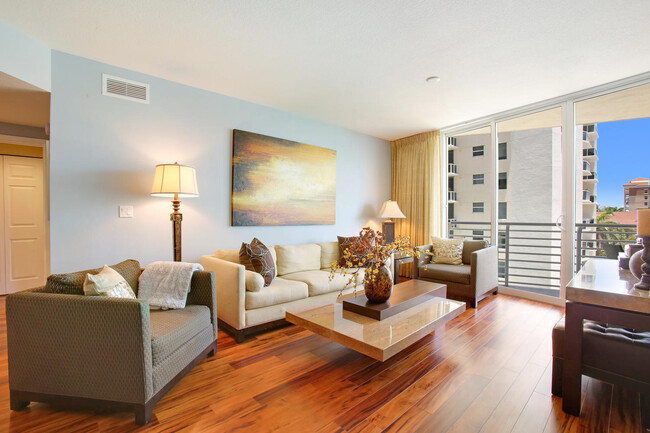 Building Photo - 1551 N Flagler Dr
