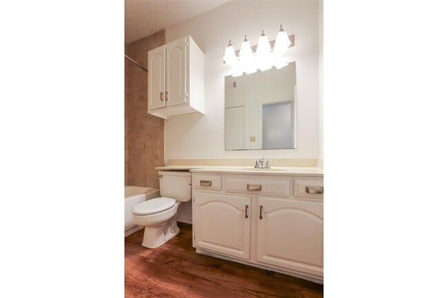 Building Photo - 203 E 31st St