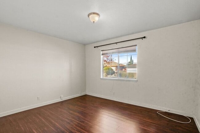 Building Photo - Beautiful, CARPET FREE - 2 Story Home with Refrigerated Air - Two Year Lease Required