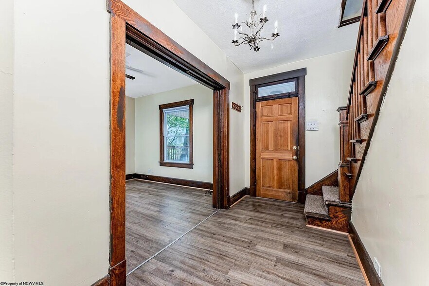 Building Photo - 565 Brockway Ave