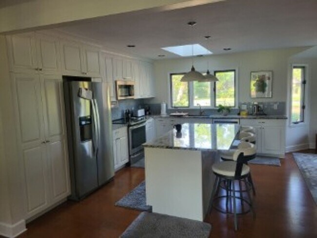 Building Photo - MOSS CREEK - Fairlawn Ct.