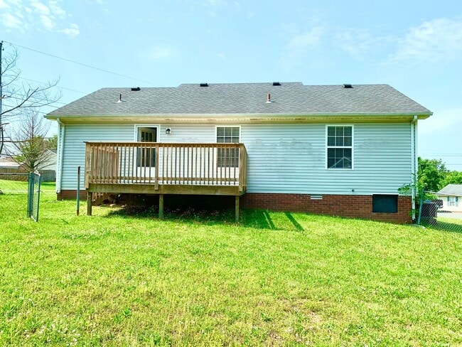 Building Photo - 1013 Mile High Dr