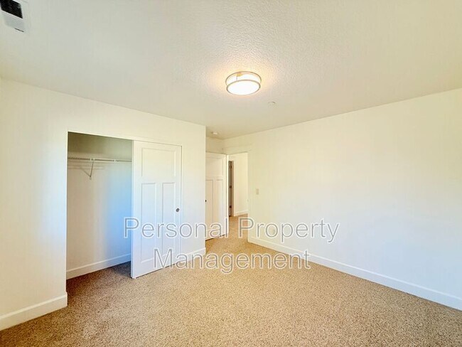 Building Photo - 3368 NW 47th Dr