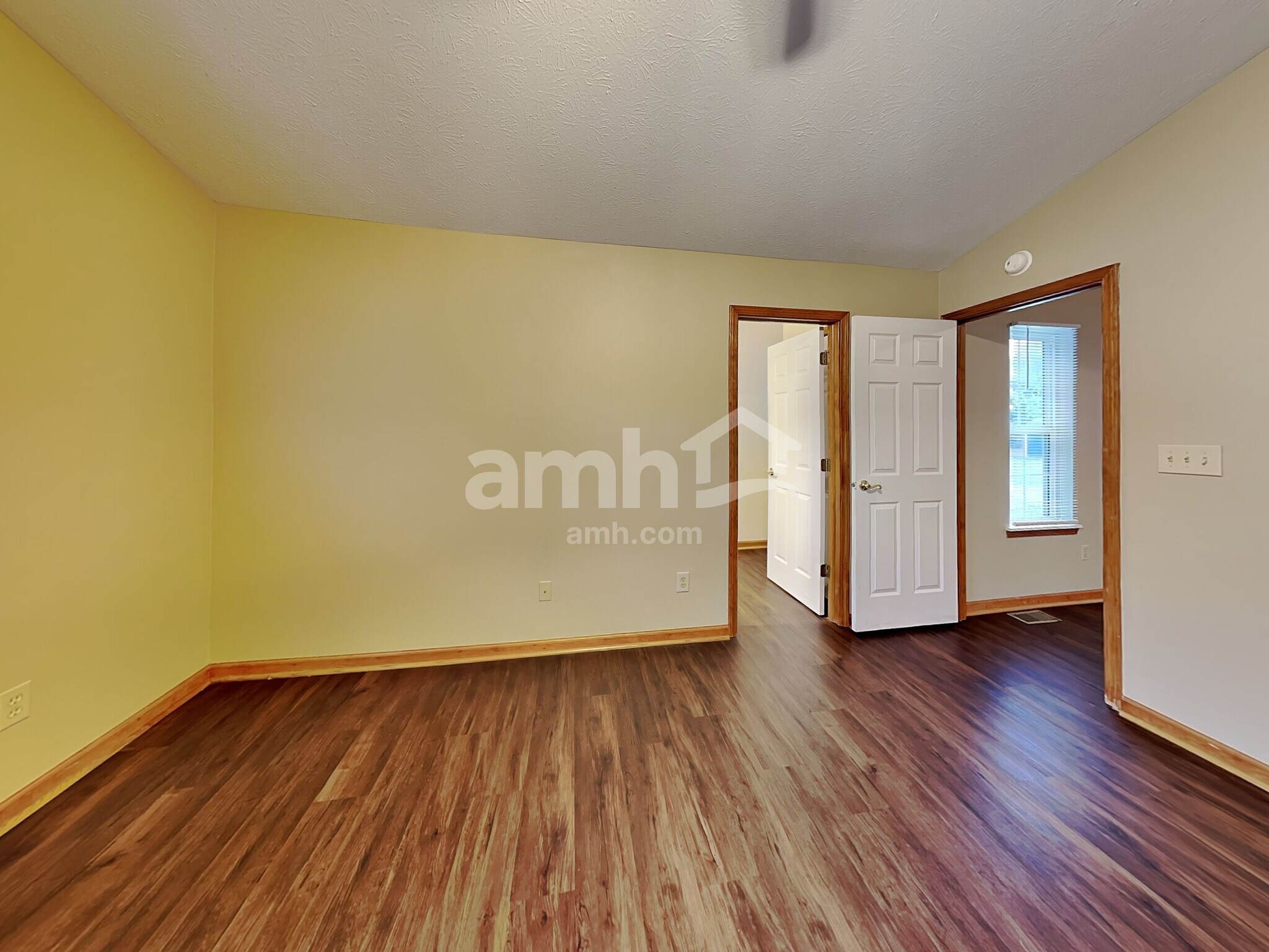 Building Photo - 464 E Quail Wood Ln