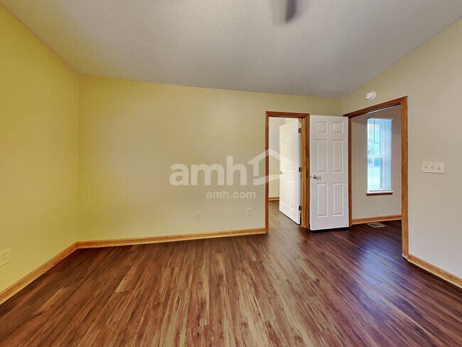 Building Photo - 464 E Quail Wood Ln