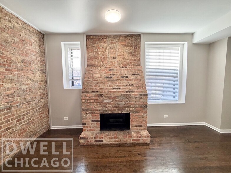 Building Photo - 3433 N Elaine Pl