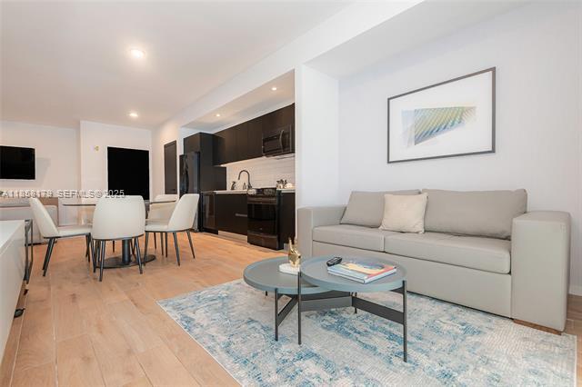 Building Photo - 398 NE 5th St