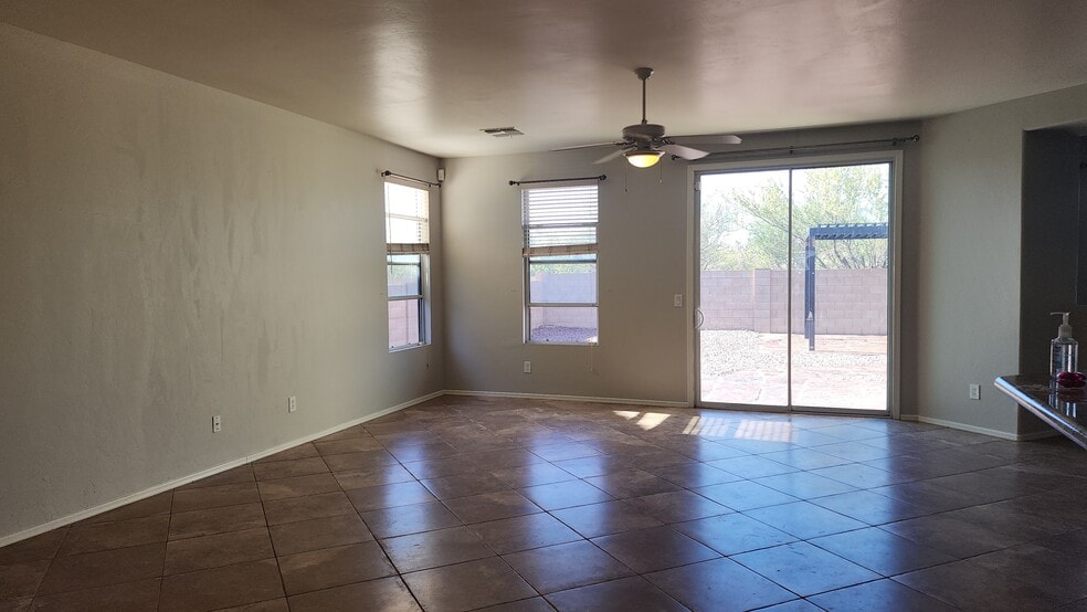 Open Concept Living/Dining Room - 4815 E Silverpuffs Way