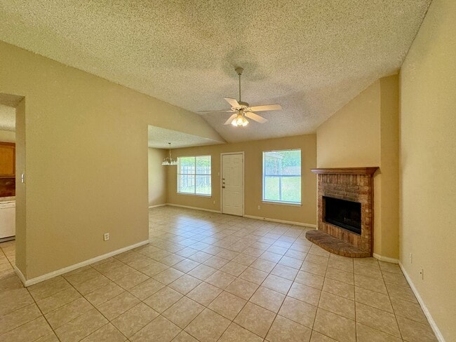 Building Photo - Duplex