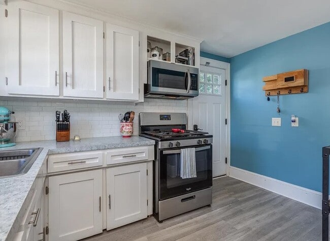 Building Photo - 52 Dickey St