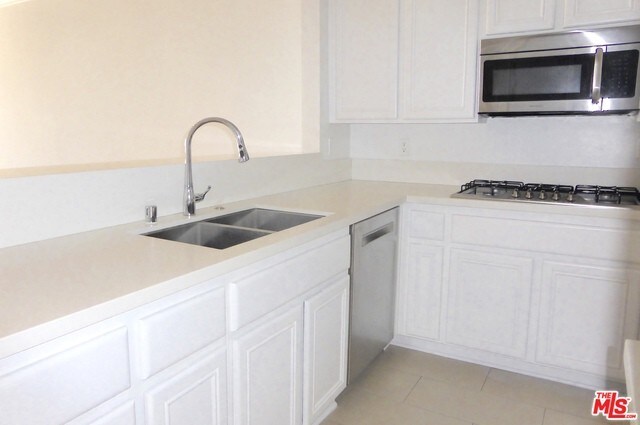 Building Photo - 1211 Sunset Plaza Dr