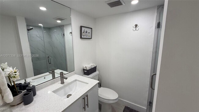 Building Photo - 5600 Collins Ave
