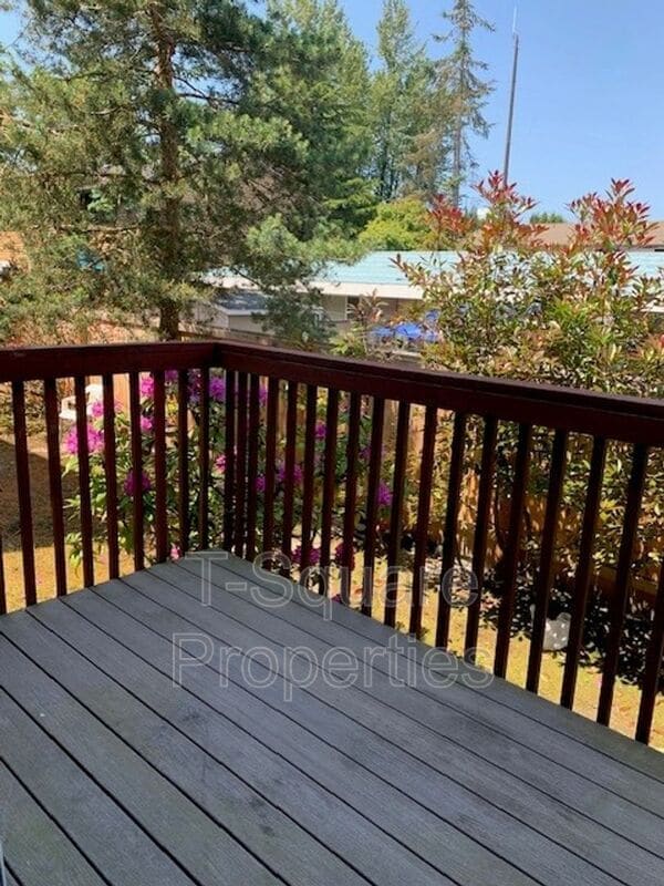 Building Photo - 15815 Admiralty Way