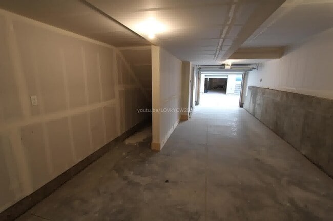 Building Photo - 1919 W 46th Ave