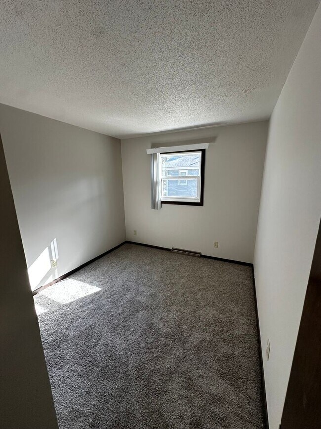 Building Photo - 2820-2822 Beverly Hills Dr