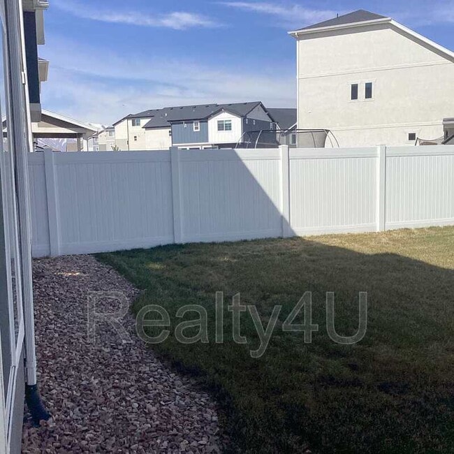 Building Photo - 138 E Crown Point Dr