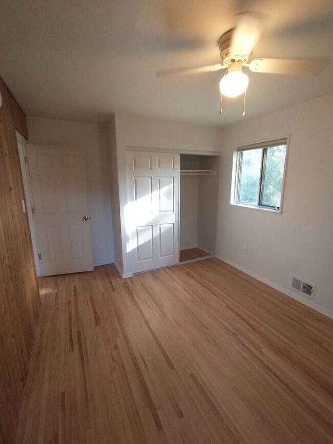 Building Photo - 3325 Martin Dr