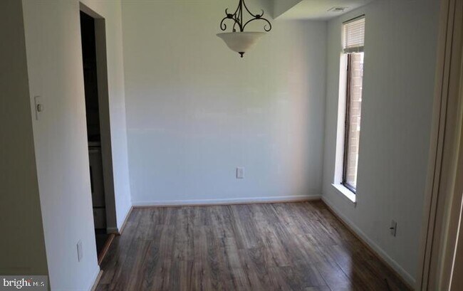 Building Photo - 7598 Gales Ct