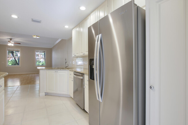 Building Photo - 3057 E Community Dr