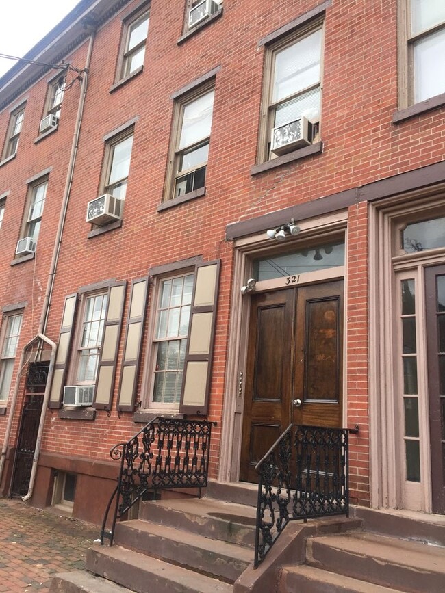 Building Photo - 323 Market St
