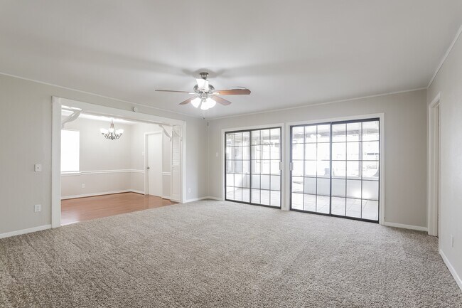 Building Photo - 12115 Hillcroft St