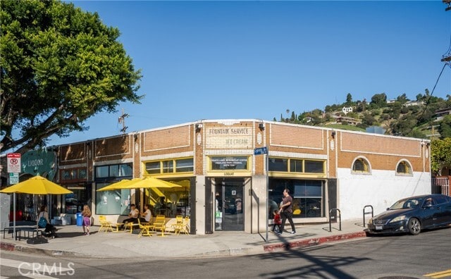 Building Photo - 2700 E Chaucer St