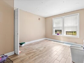 Building Photo - 305 34th St SE